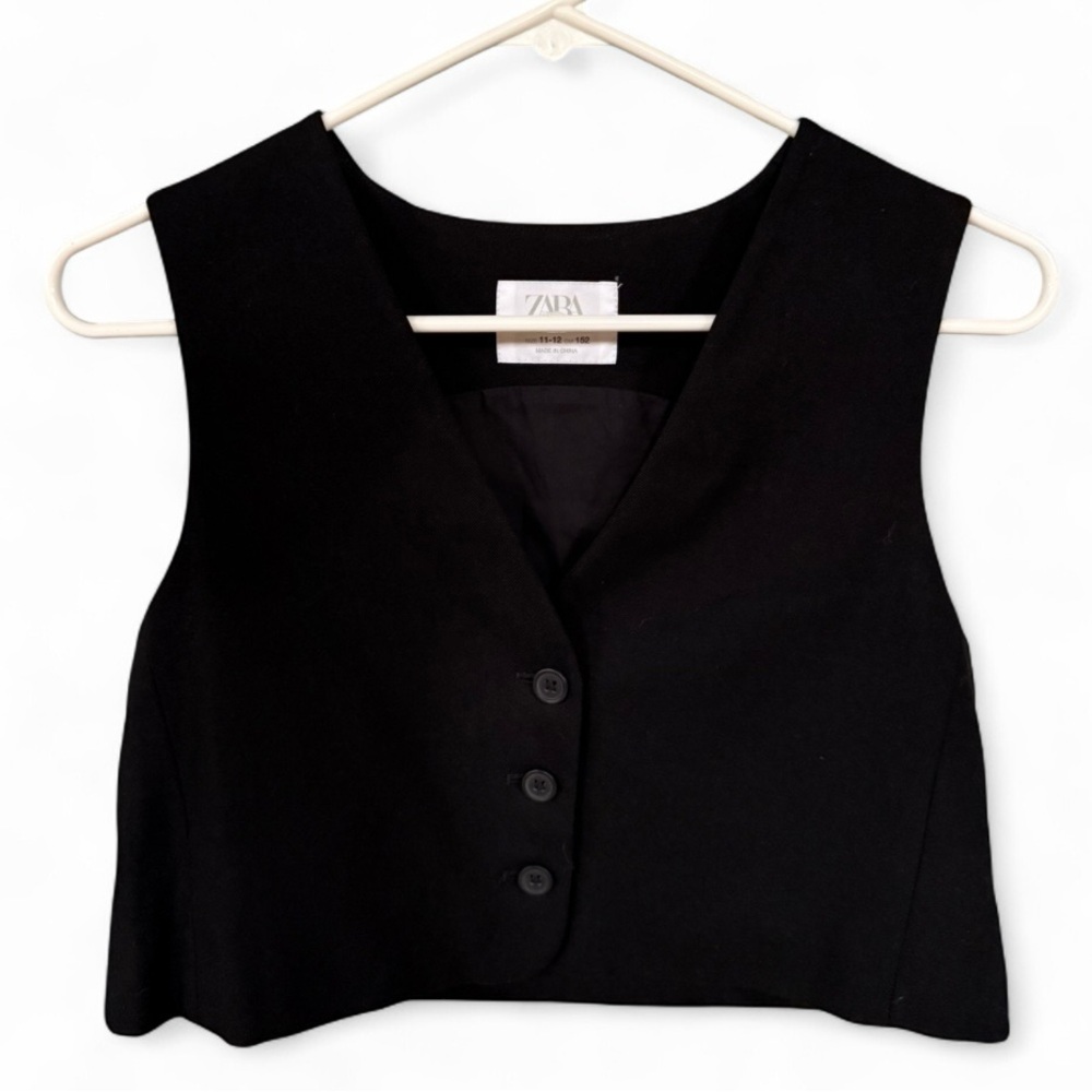 Zara Women's Black Sleeveless Buttoned Top